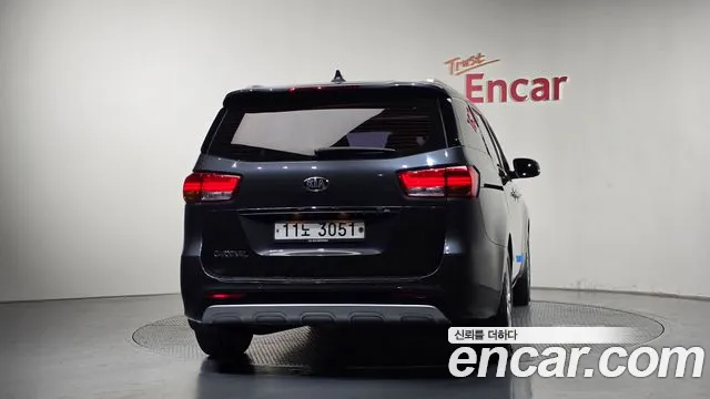 Kia Carnival 2015 thumb 4