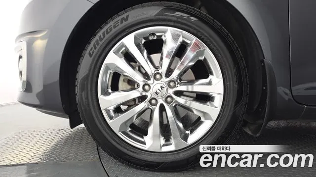 Kia Carnival 2015 thumb 5
