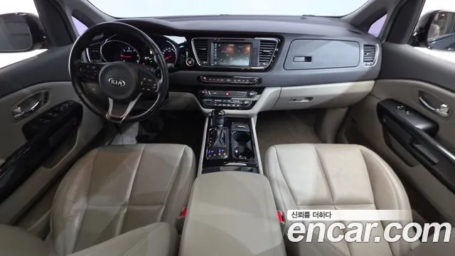 Kia Carnival 2015 thumb 7