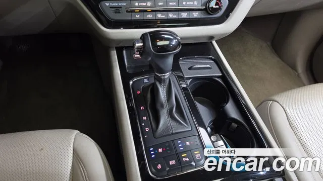 Kia Carnival 2015 thumb 9
