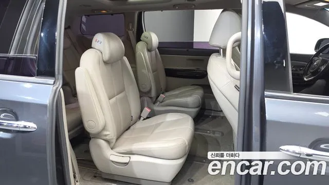 Kia Carnival 2015 thumb 12