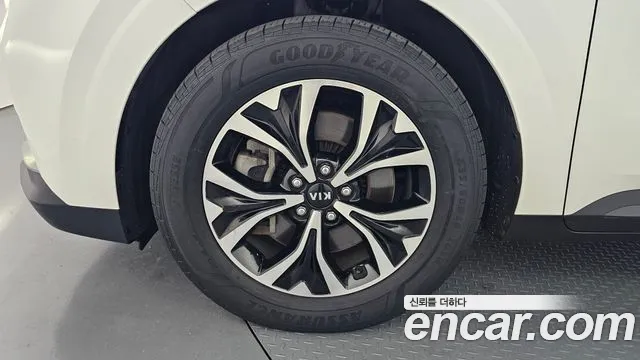 Kia Carnival 2021 thumb 11