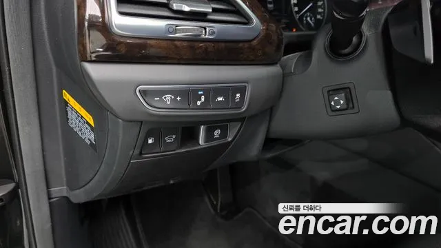 Genesis G90 2019 thumb 10