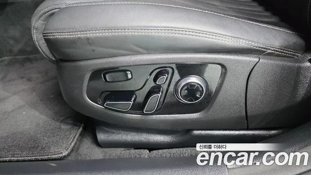 Genesis G90 2019 thumb 12