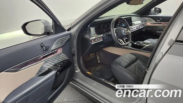BMW 7 серии 2025 thumb 10