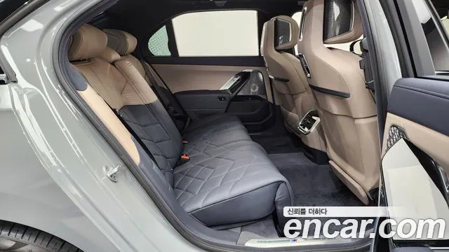 BMW 7 серии 2025 thumb 11