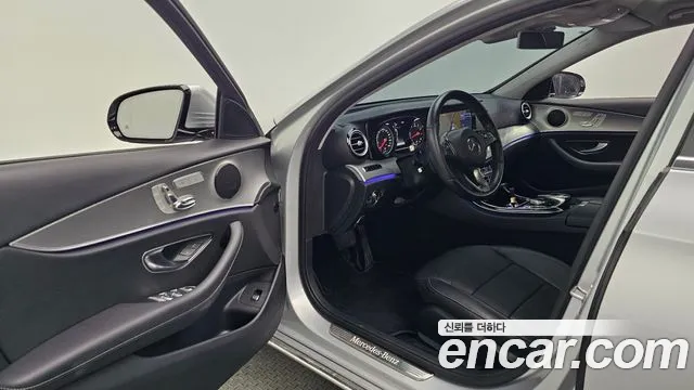 Mercedes-Benz E-Класс 2017 thumb 10