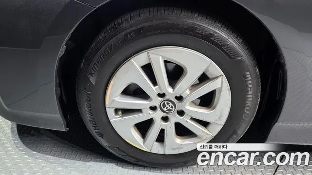 Toyota Prius 2018 thumb 5