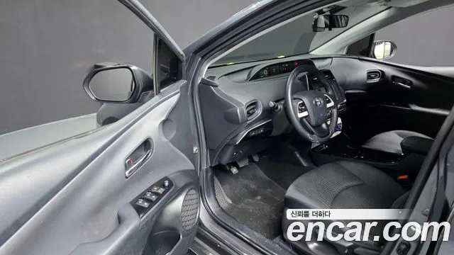 Toyota Prius 2018 thumb 10