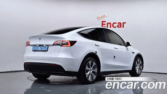 Tesla Model Y 2021 thumb 2