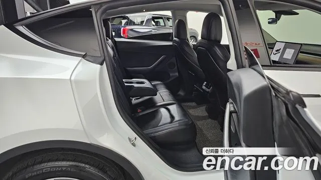 Tesla Model Y 2021 thumb 11
