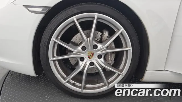 Porsche 911 2019 thumb 5