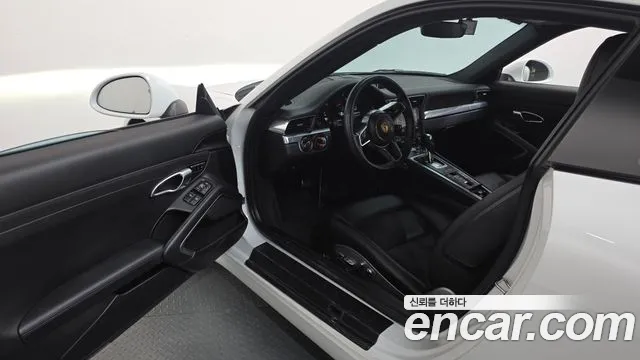 Porsche 911 2019 thumb 10