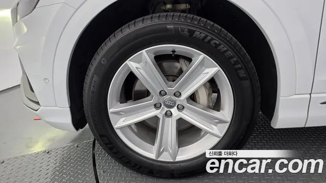 Audi Q8 2020 thumb 5