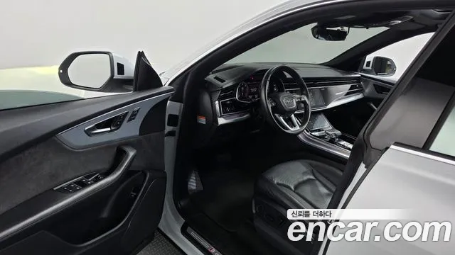 Audi Q8 2020 thumb 10
