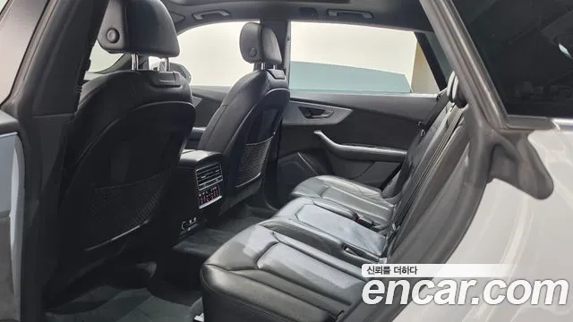 Audi Q8 2020 thumb 11