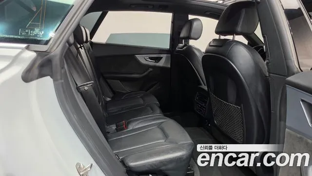 Audi Q8 2020 thumb 12