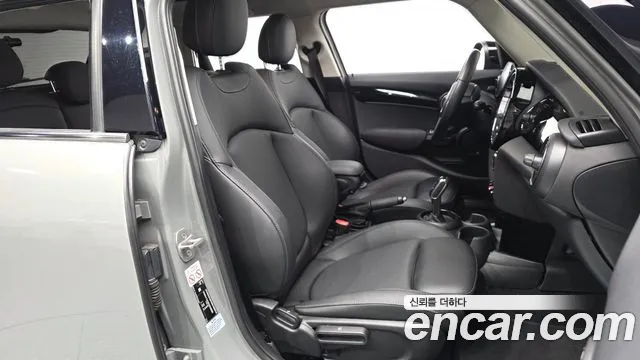 Mini Hatch 2021 thumb 10