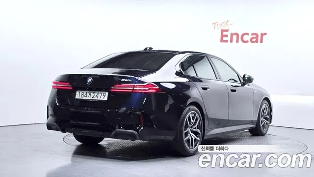 BMW 5 серии 2023 thumb 11