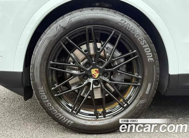 Porsche Cayenne 2024 thumb 3