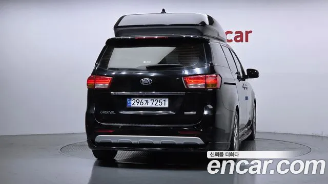Kia Carnival 2015 thumb 12