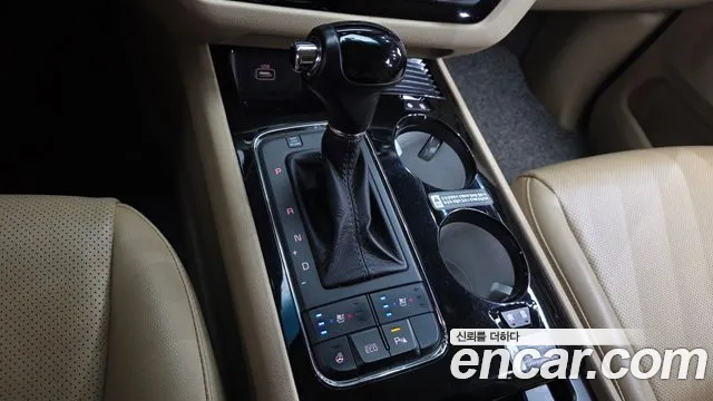 Kia Carnival 2015 thumb 10