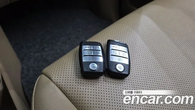 Kia Carnival 2015 thumb 3