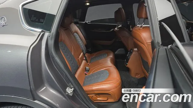 Maserati Levante 2018 thumb 11
