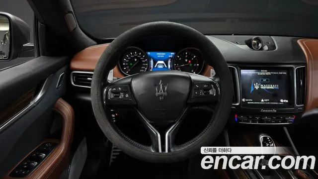 Maserati Levante 2018 thumb 9