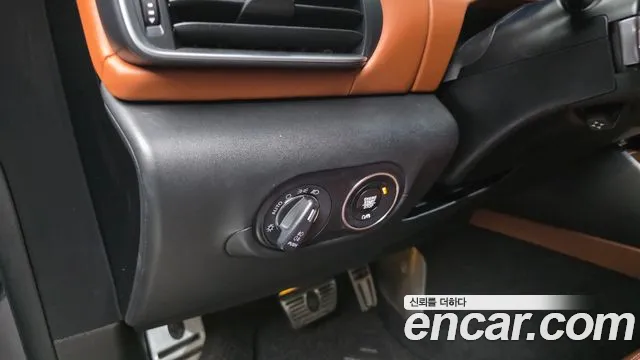 Maserati Levante 2018 thumb 10