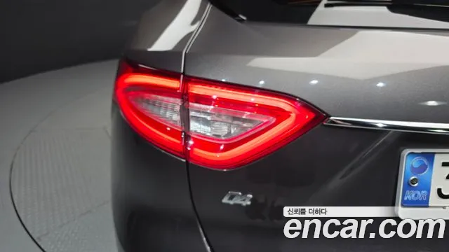 Maserati Levante 2018 thumb 5
