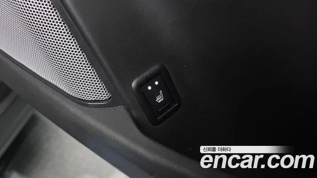 Maserati Levante 2018 thumb 4