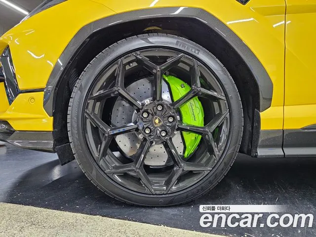 Lamborghini Urus 2024 thumb 6