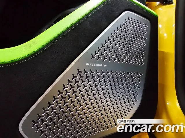 Lamborghini Urus 2024 thumb 8