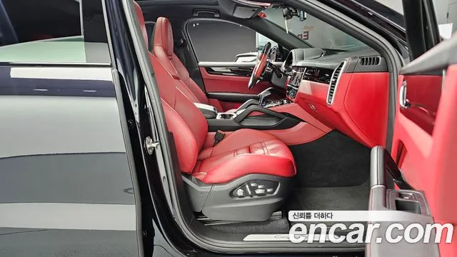 Porsche Cayenne 2021 thumb 12
