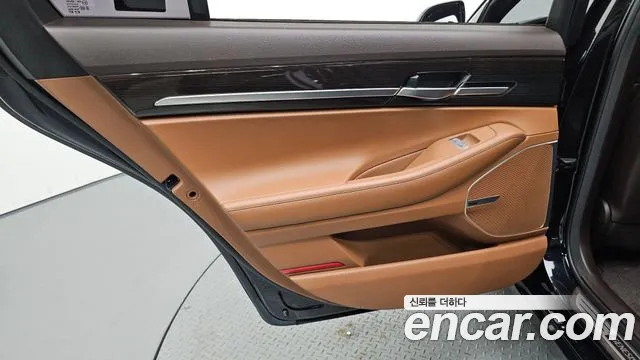 Genesis G90 2019 thumb 5