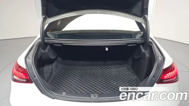 Mercedes-Benz E-Class 2023 thumb 8