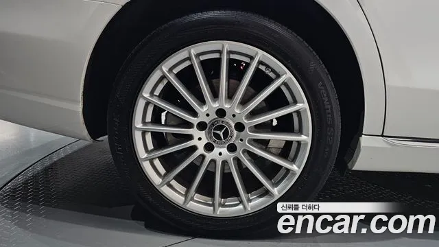 Mercedes-Benz E-Class 2023 thumb 6