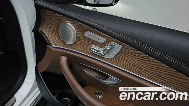 Mercedes-Benz E-Class 2023 thumb 2
