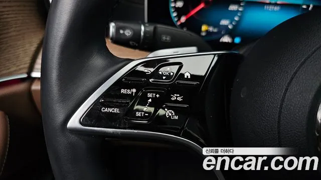 Mercedes-Benz E-Class 2023 thumb 9