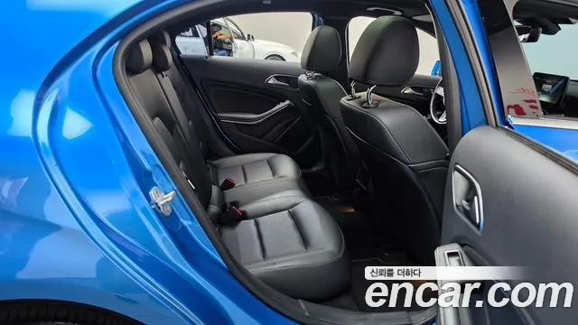 Mercedes-Benz A-Класс 2017 thumb 11