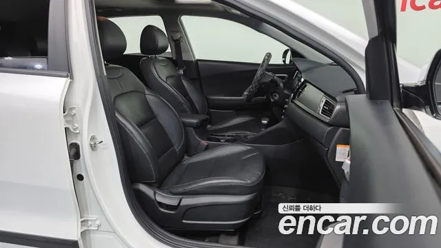 Kia Niro 2017 thumb 11