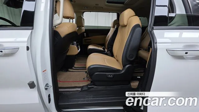 Kia Carnival 2022 thumb 12