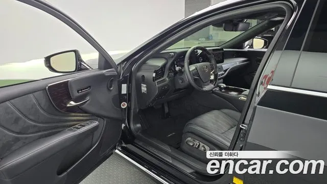 Lexus LS 2024 thumb 10