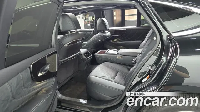 Lexus LS 2024 thumb 11
