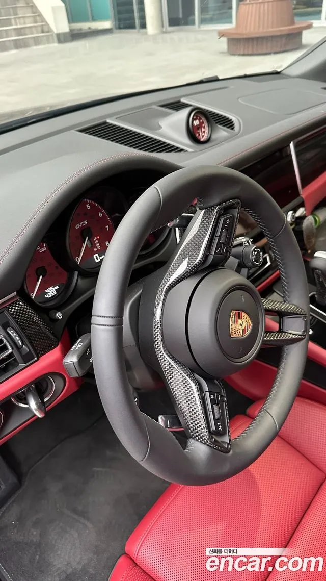 Porsche Macan 2023 thumb 9