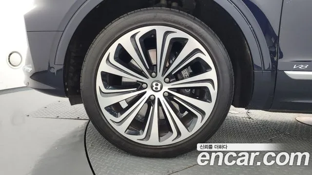 Bentley Bentayga 2022 thumb 5