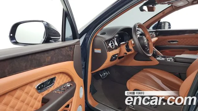 Bentley Bentayga 2022 thumb 10