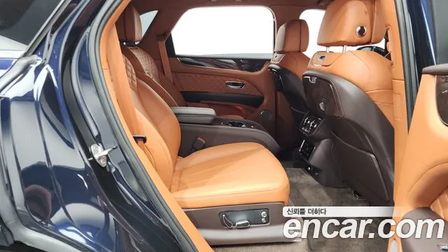 Bentley Bentayga 2022 thumb 11
