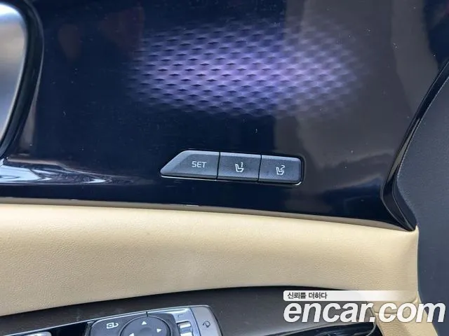 Kia Carnival 2021 thumb 11